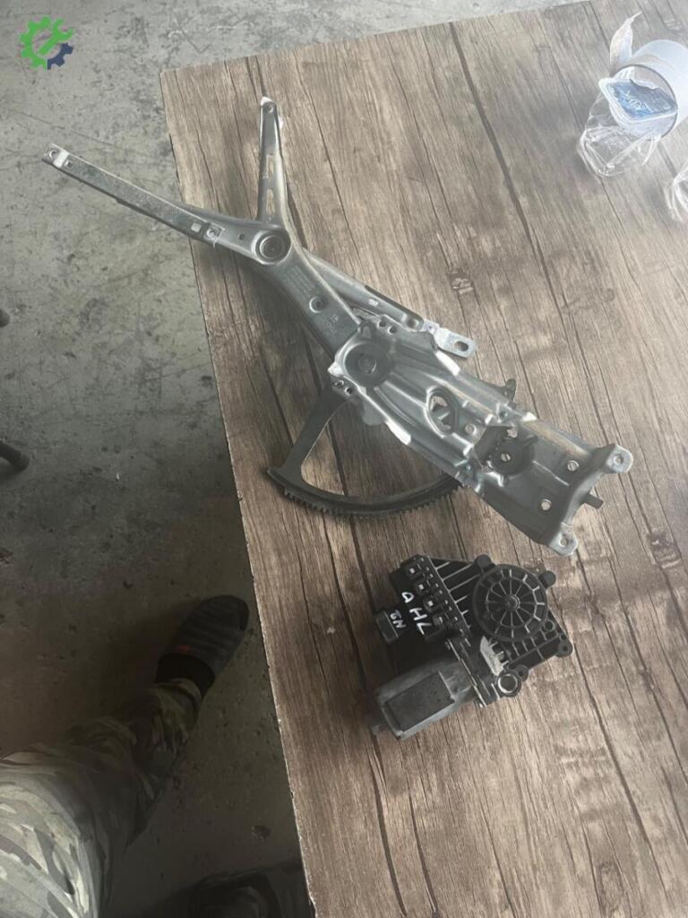 Opel Astra Sol Ön Cam Krikosu çıkma parça