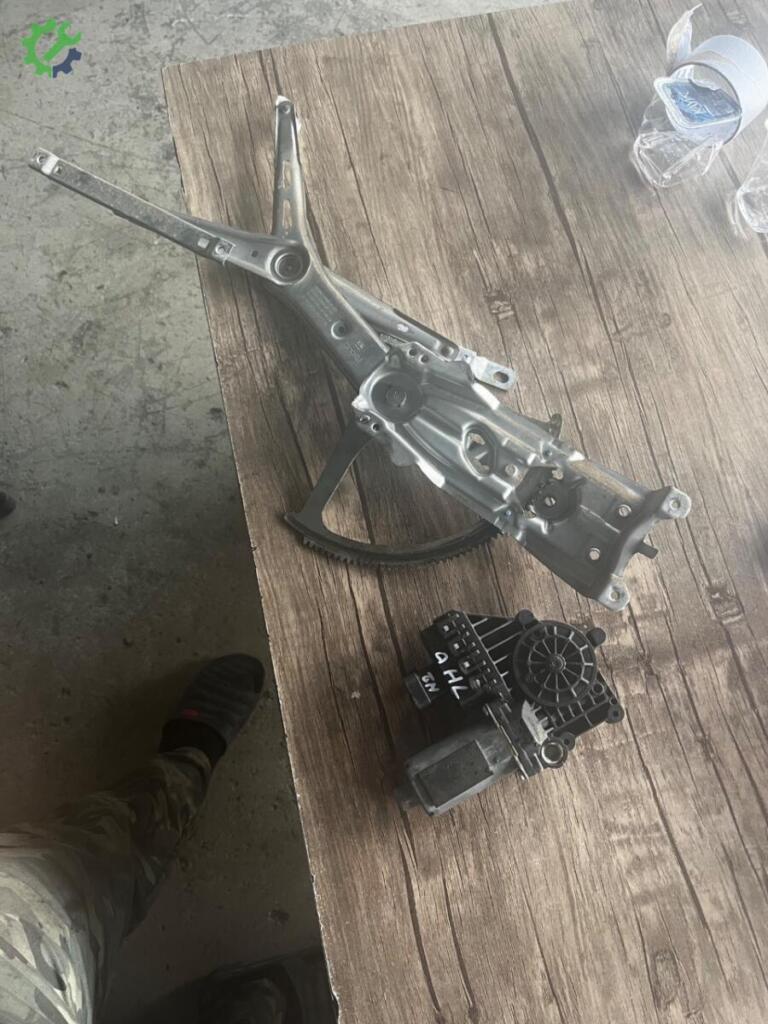 Opel Astra Sol Ön Cam Krikosu çıkma parça