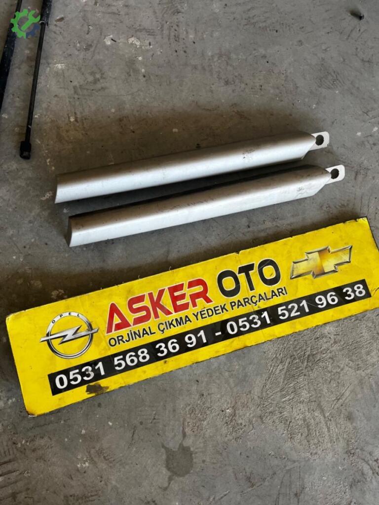Opel Astra Göğüs çıkma parça