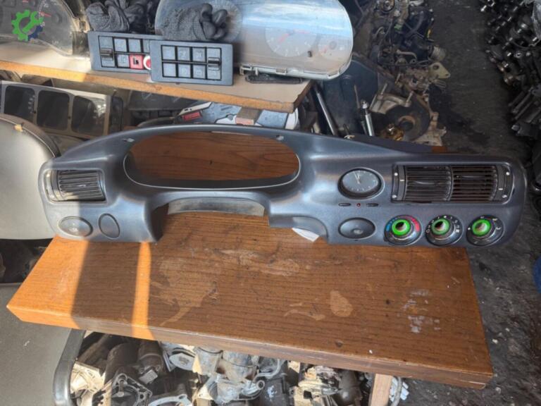 Ford Escort Gösterge Çerçevesi çıkma parça