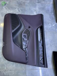 Porsche Macan sağ ön kapı döşemesi