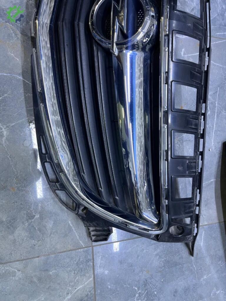 Opel Insignia Ön Panjur çıkma parça