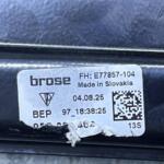 Porsche Macan sağ ön kapı cam kriko