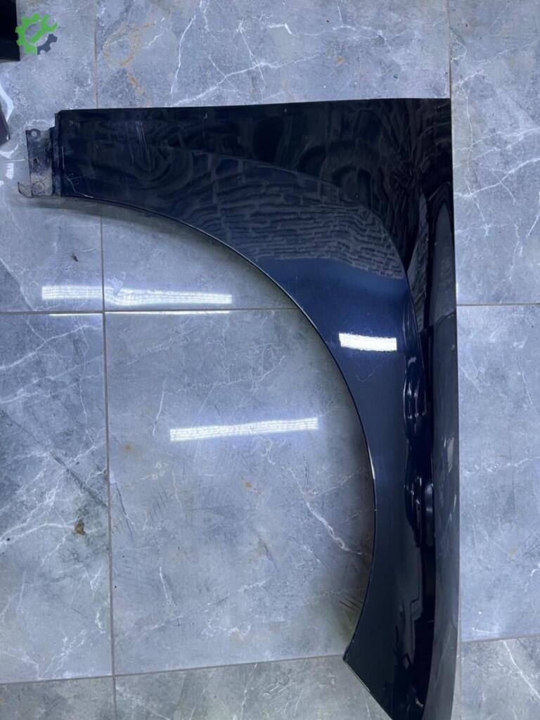 BMW i7 Çamurluk çıkma parça