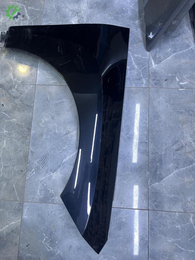 BMW i7 Çamurluk çıkma parça