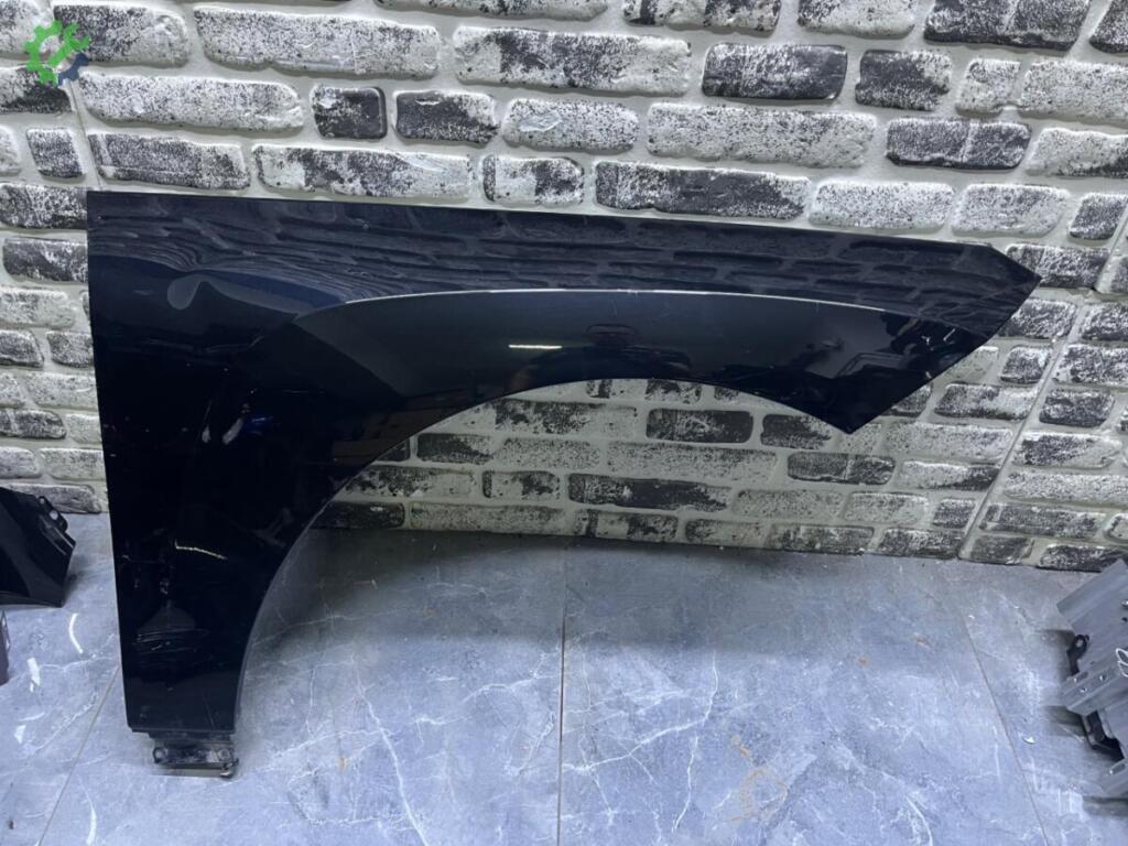BMW i7 Çamurluk çıkma parça