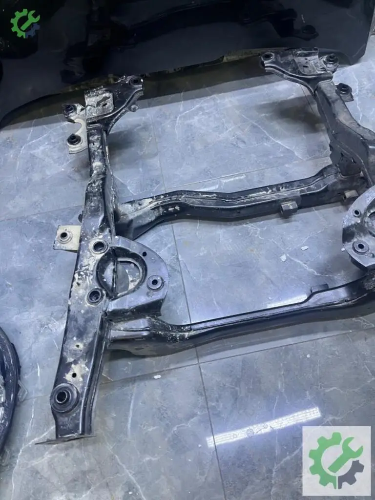 Mercedes-Benz Vito Travers çıkma parça