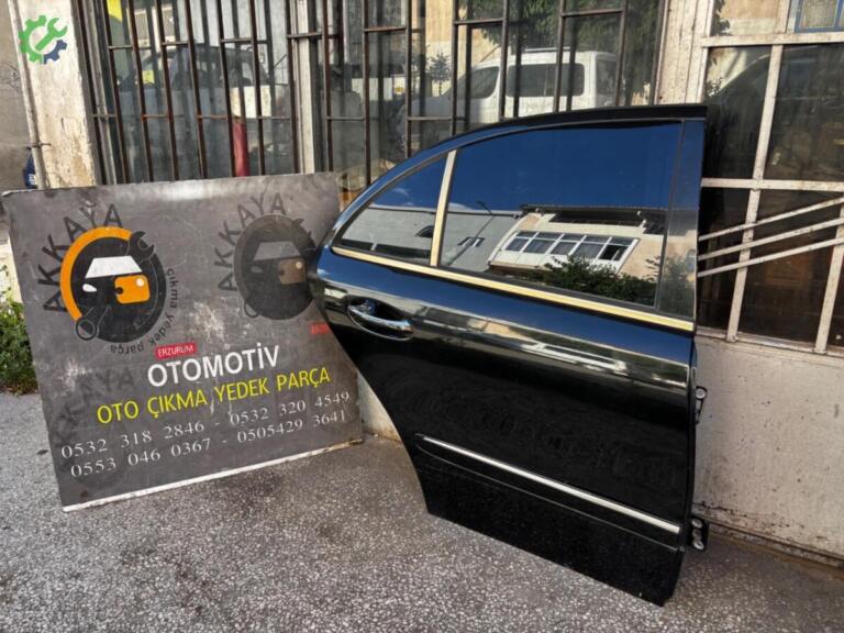 Mercedes-Benz E Serisi Sağ Kapı çıkma parça