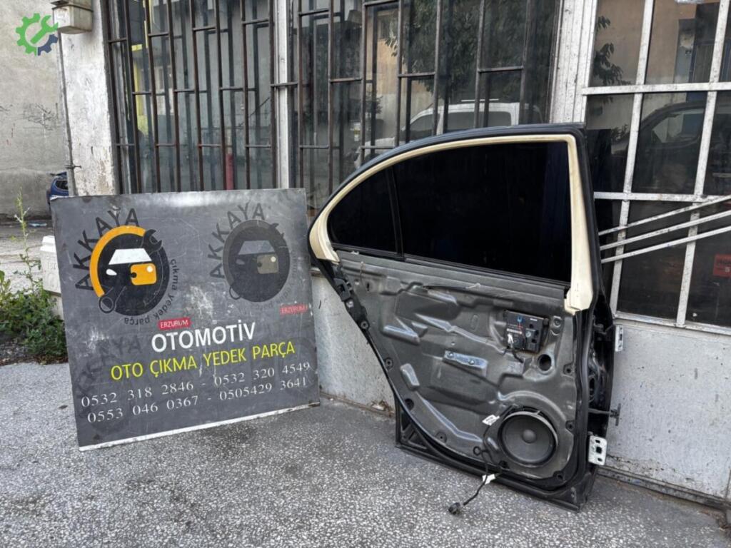 Mercedes-Benz E Serisi Sol Kapı çıkma parça