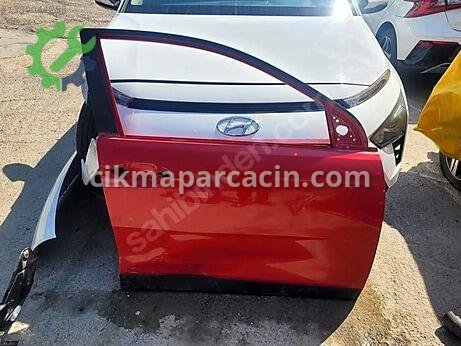 Kia Stonic Sağ Ön Kapı çıkma parça