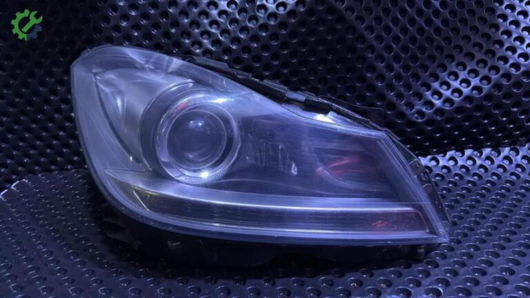 Mercedes-Benz C Serisi Far çıkma parça