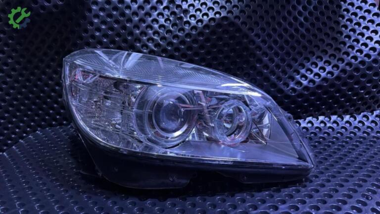 Mercedes-Benz C Serisi Far çıkma parça