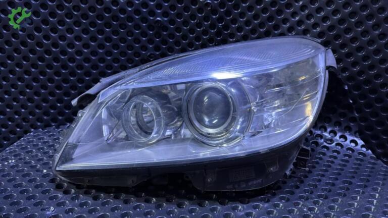 Mercedes-Benz C Serisi Far çıkma parça