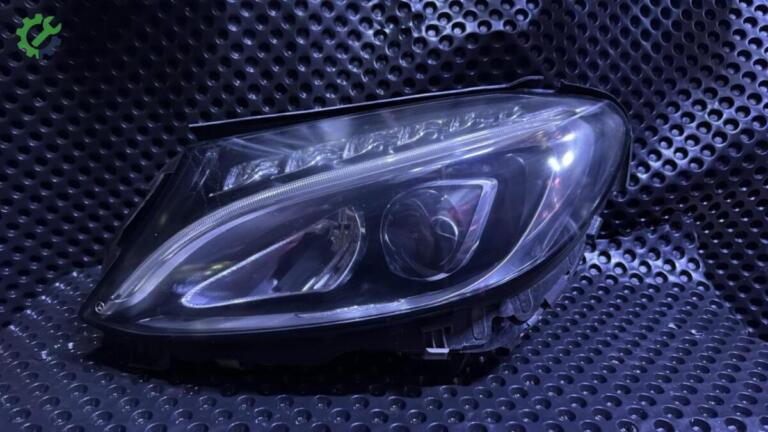 Mercedes-Benz C Serisi Far çıkma parça