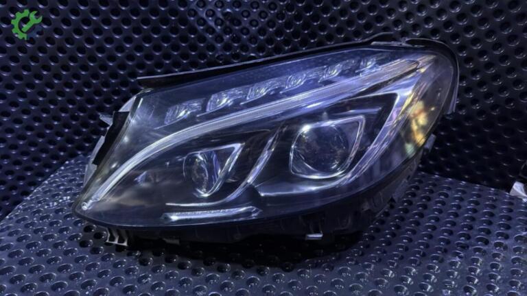 Mercedes-Benz C Serisi Far çıkma parça