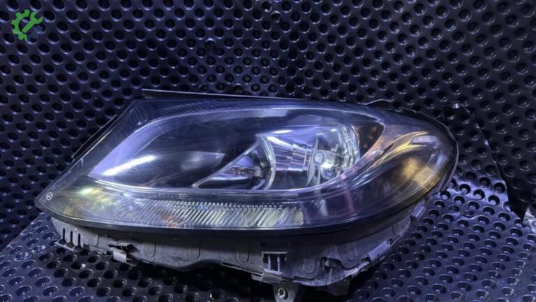 Mercedes-Benz C Serisi Far çıkma parça