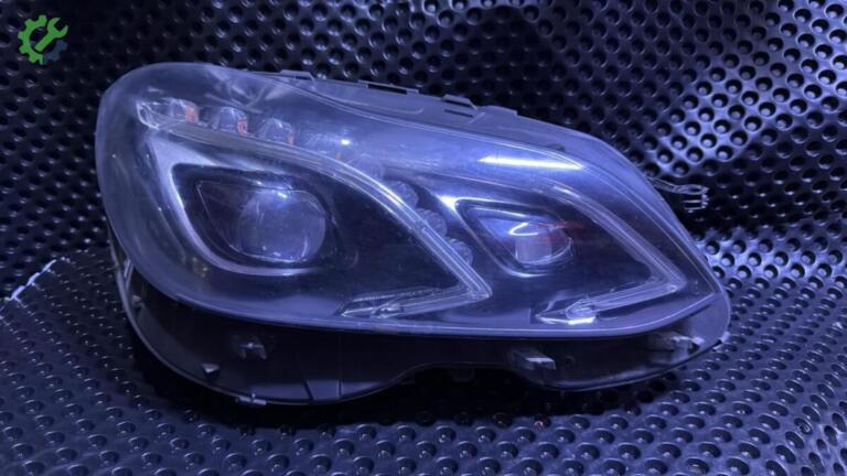 Mercedes-Benz E Serisi Far çıkma parça