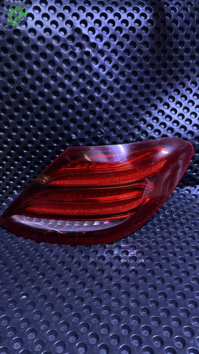 Mercedes-Benz E Serisi Sağ Stop çıkma parça