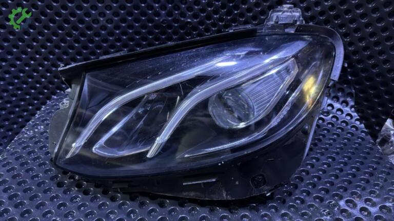 Mercedes-Benz E Serisi Far çıkma parça