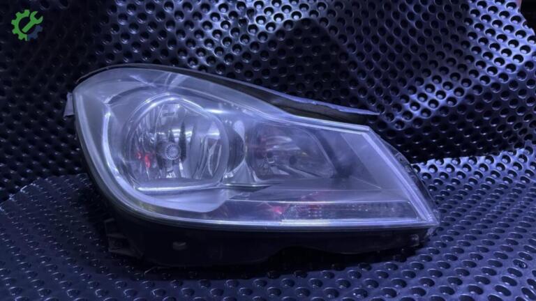 Mercedes-Benz C Serisi Far çıkma parça