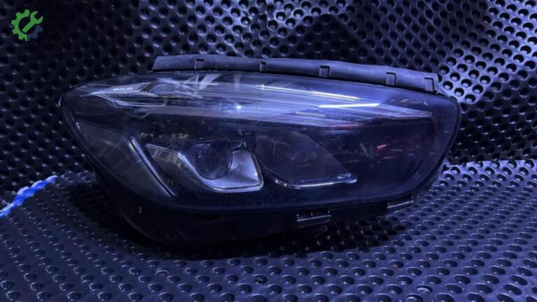Mercedes-Benz B Serisi Far çıkma parça