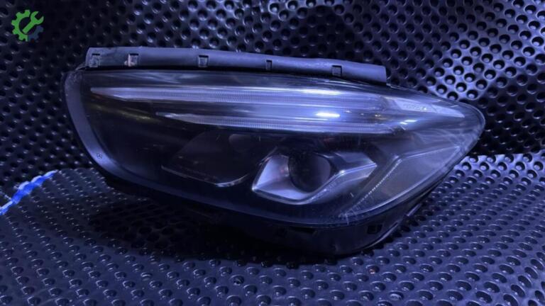 Mercedes-Benz B Serisi Far çıkma parça
