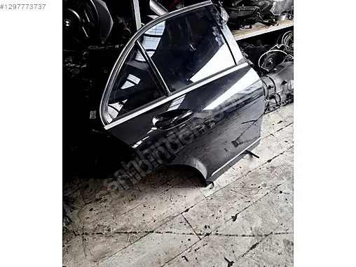 Mercedes-Benz C Sağ Arka Kapı çıkma parça