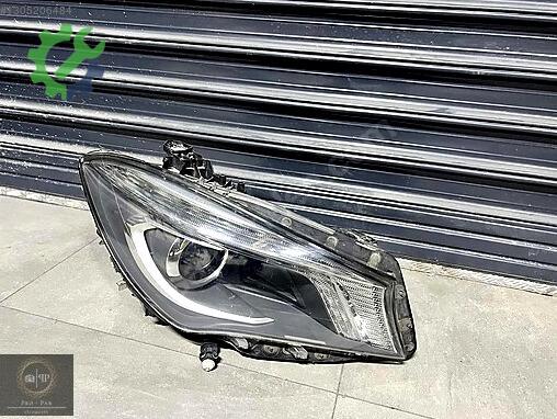 Mercedes-Benz CLA Sağ Ön Far çıkma parça