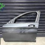 MERCEDES BENZ C SERİSİ W205 FÜME SOL ÖN KAPI UFAK HASARLI