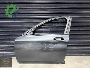 MERCEDES BENZ C SERİSİ W205 FÜME SOL ÖN KAPI UFAK HASARLI