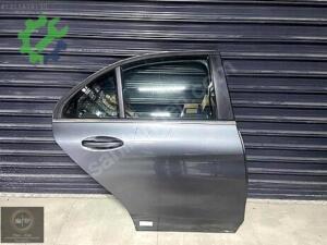 MERCEDES BENZ C SERİSİ W205 SAĞ ARKA KAPI FÜME