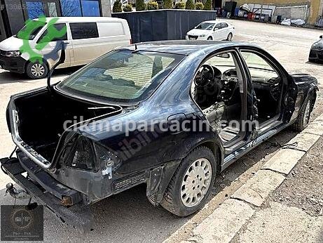 Mercedes-Benz E Sağ Arka Çamurluk çıkma parça