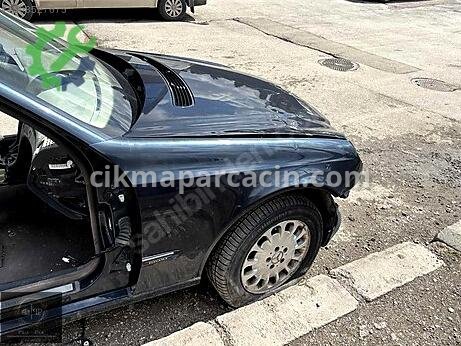Mercedes-Benz E Sağ Ön Çamurluk çıkma parça