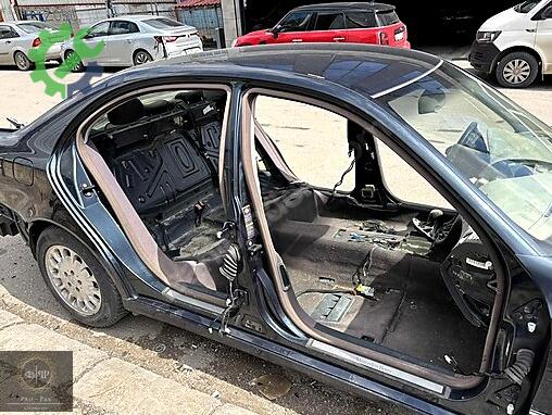 Mercedes-Benz E Sağ Ön Çamurluk çıkma parça
