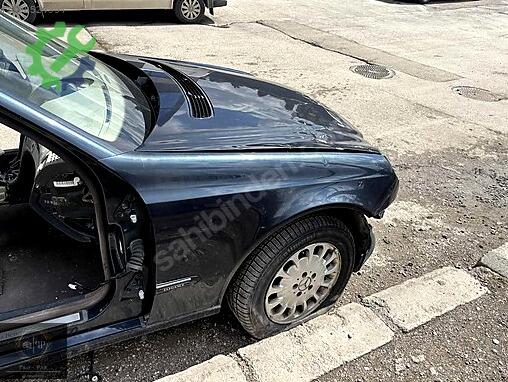 Mercedes-Benz E Sol Arka Çamurluk çıkma parça