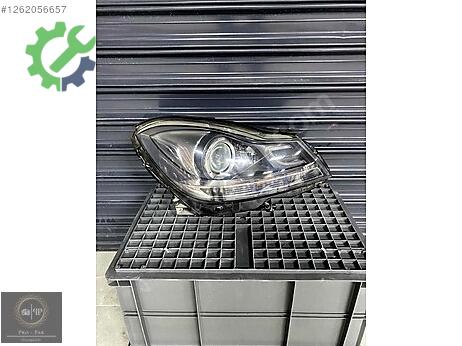 Mercedes-Benz C Sağ Ön Far çıkma parça