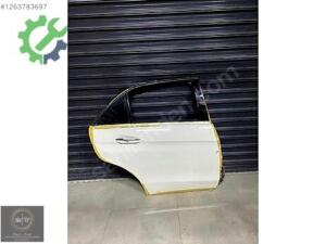 MERCEDES BENZ W212 BEYAZ SAĞ ARKA KAPI