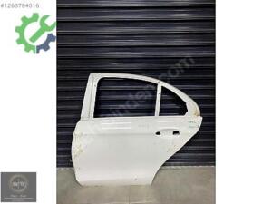 MERCEDES BENZ W213 BEYAZ SOL ARKA KAPI