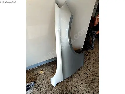 Mercedes-Benz E Sağ Ön Çamurluk çıkma parça
