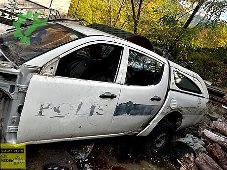 Mitsubishi L 200 Sol Ön Kapı çıkma parça