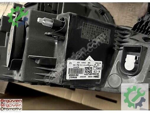 Renault Megane E-Tech Sağ Ön Far 260102686R çıkma parça