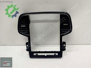 Megane 4 Torpido Orta Havalandırma Izgarası Çerçevesi 687515655R