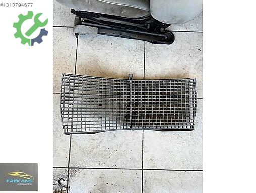 Mercedes-Benz 200 Ön Panjur W115-W114 çıkma parça