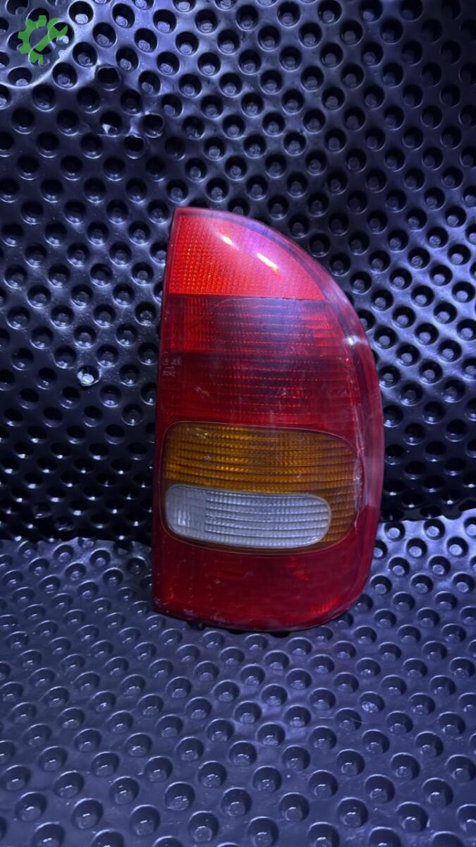Opel Corsa Sağ Stop çıkma parça