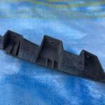 OPEL CORSA D SAĞ ARKA TAMPON BRAKETİ 13179904