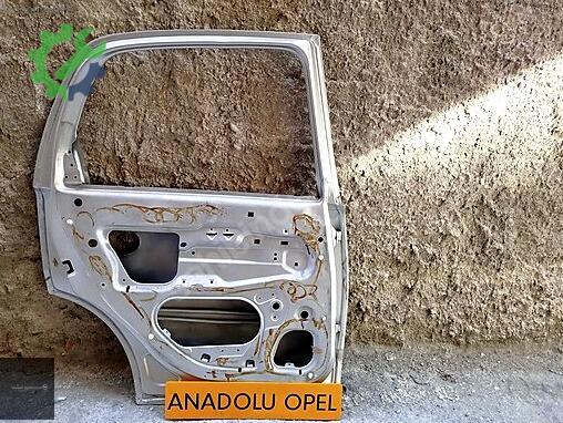 Opel Corsa Sağ Ön Kapı çıkma parça
