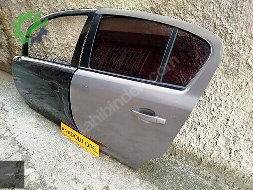 Opel Corsa Sağ Ön Kapı çıkma parça