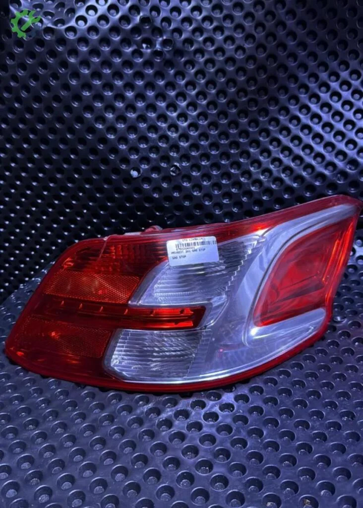 Peugeot 301 Sağ Stop çıkma parça