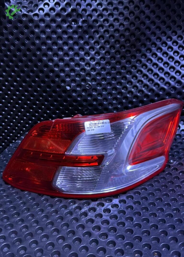 Peugeot 301 Sağ Stop çıkma parça