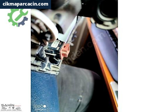 Peugeot 301 Bakalit çıkma parça